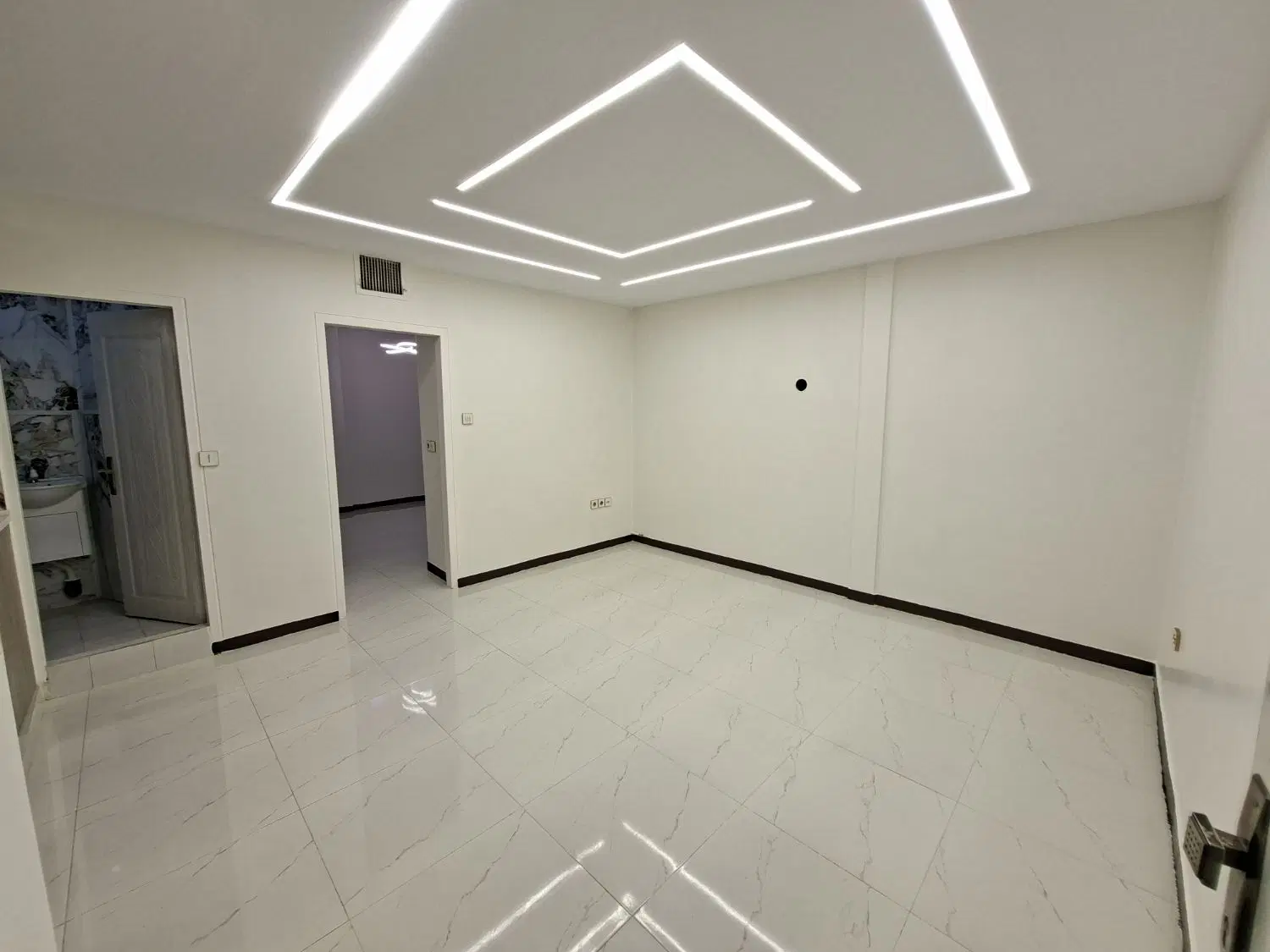 ۴۳ متری _ ط اول _ پارکینگ انباری _ قدرالسهمی