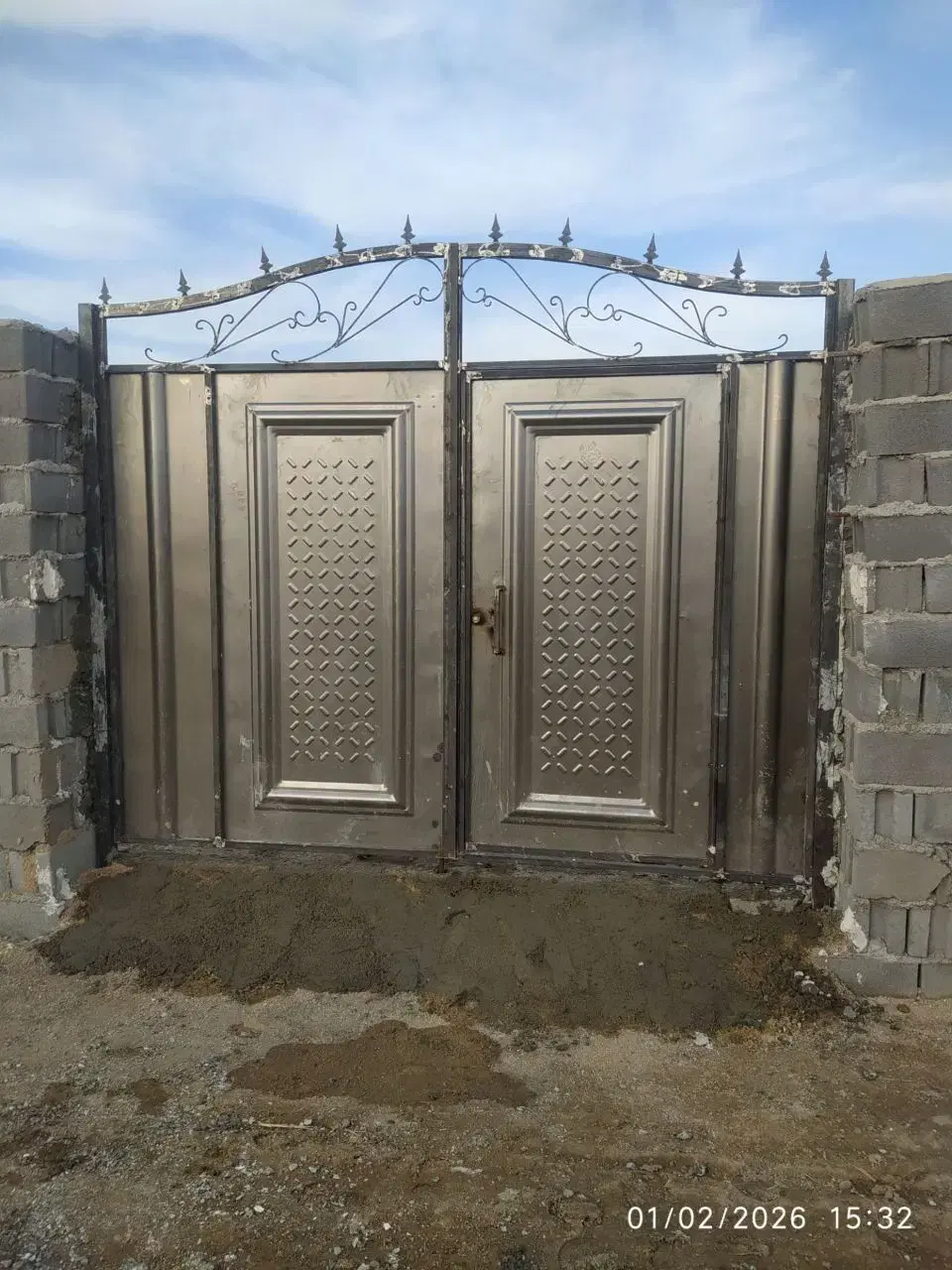 زمین ۴۰۰ متری  ۲۰ در ۲۰ دیوارکشی دارای سند تک برگ