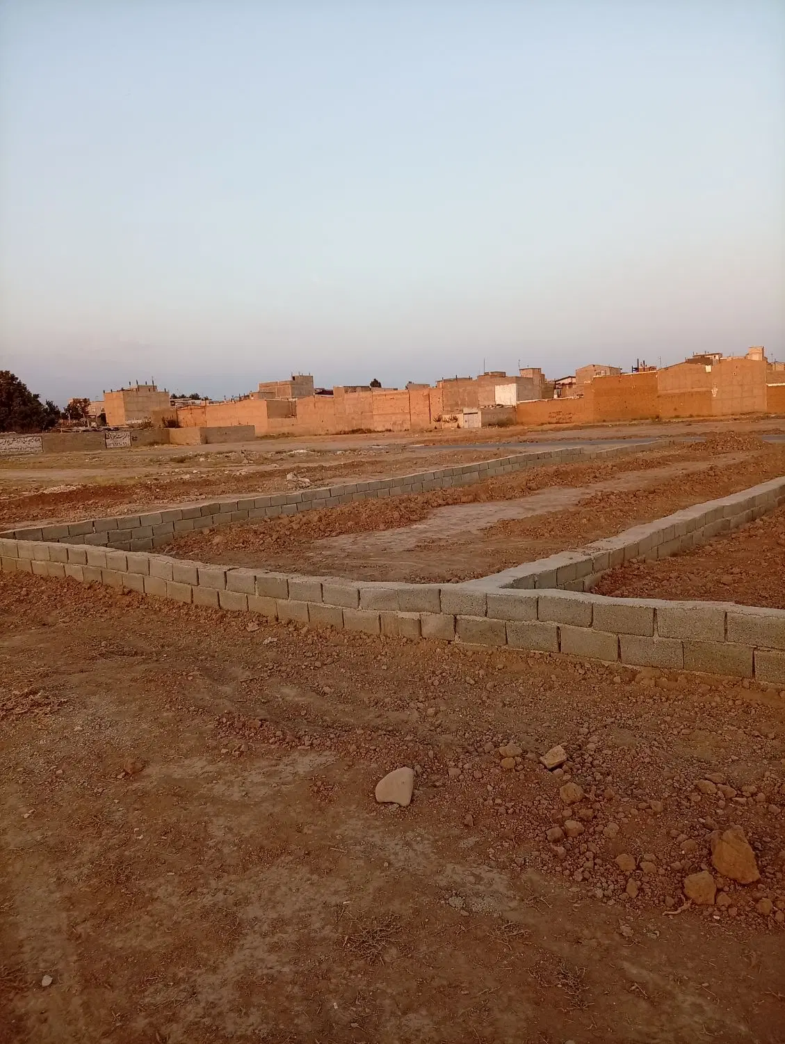 زمین 195 متری داخل بافت دور دیوار بهر آسفالت
