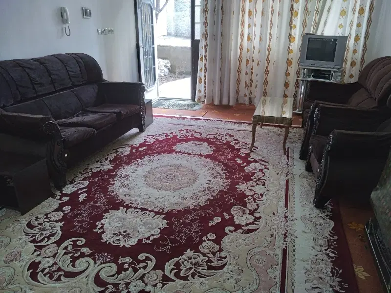 ۸۵متر طبقه دوم راهرو جدا .حیاط دار .