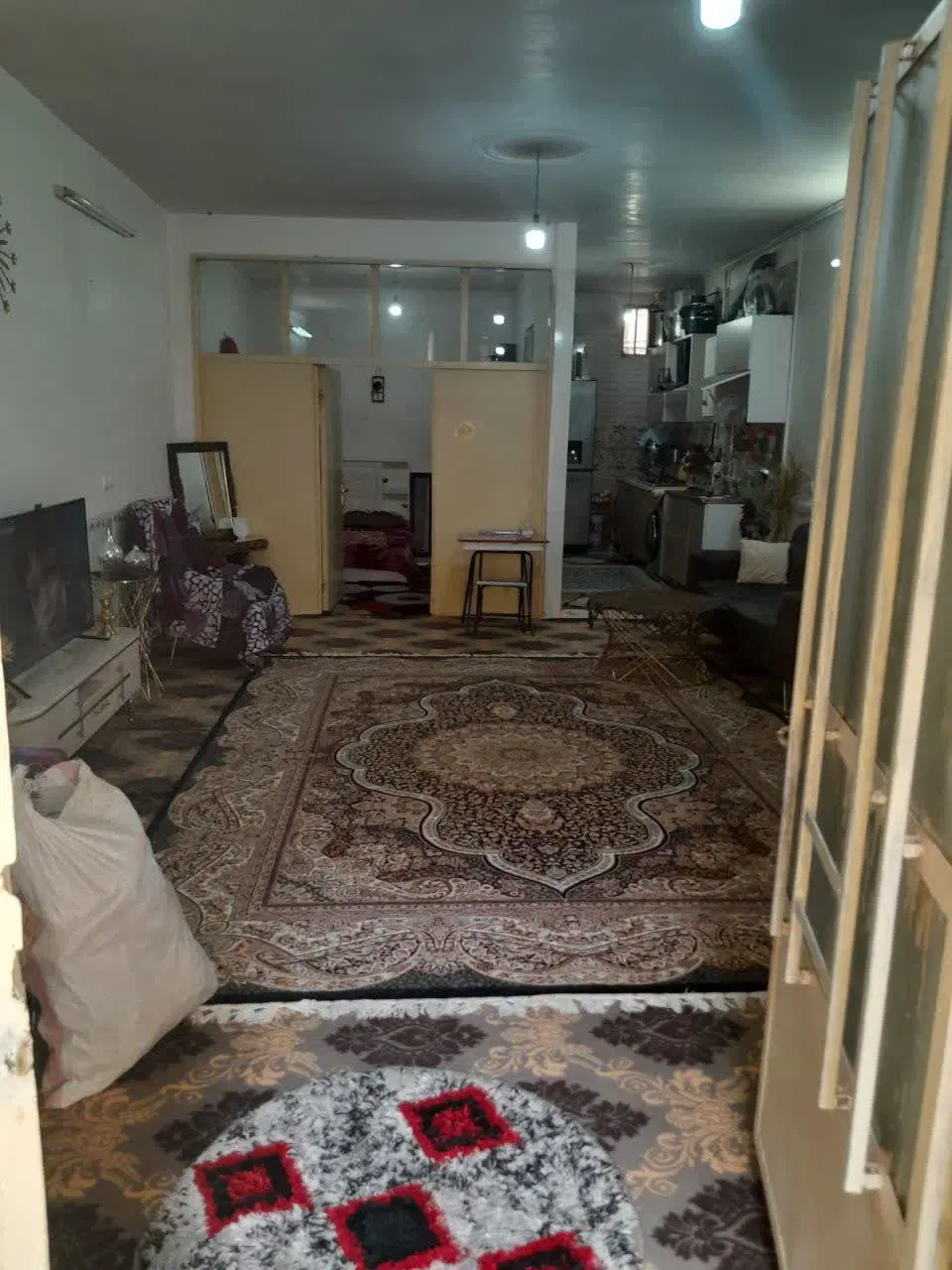 باعرض سلام،سه طبقه خونه ویلایی یکجا بفرش میرسه