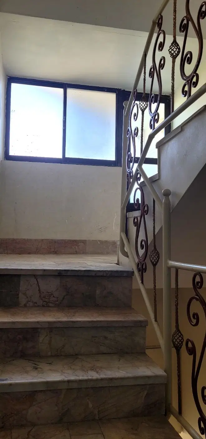 واحد۷۰ متری خ جمهوری مناسب سکونت یک خانم