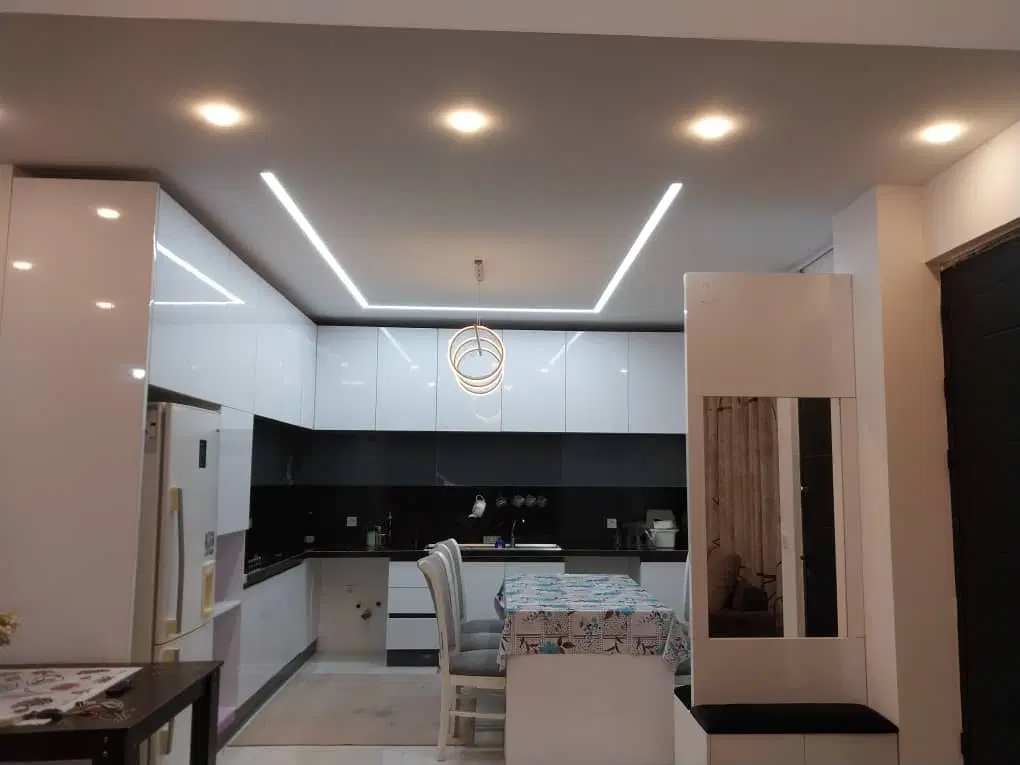 ویلا استخردار ۳خوابه با روف گاردن
