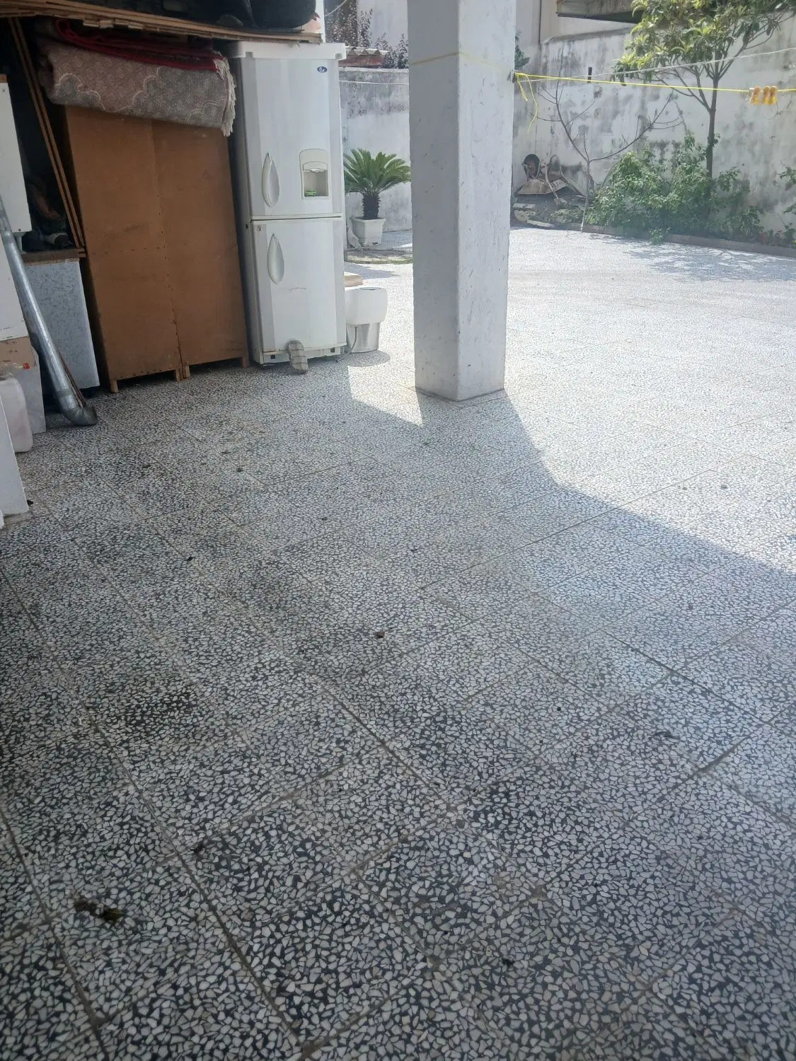 اپارتمان درزنبق سوم نبش کوچه