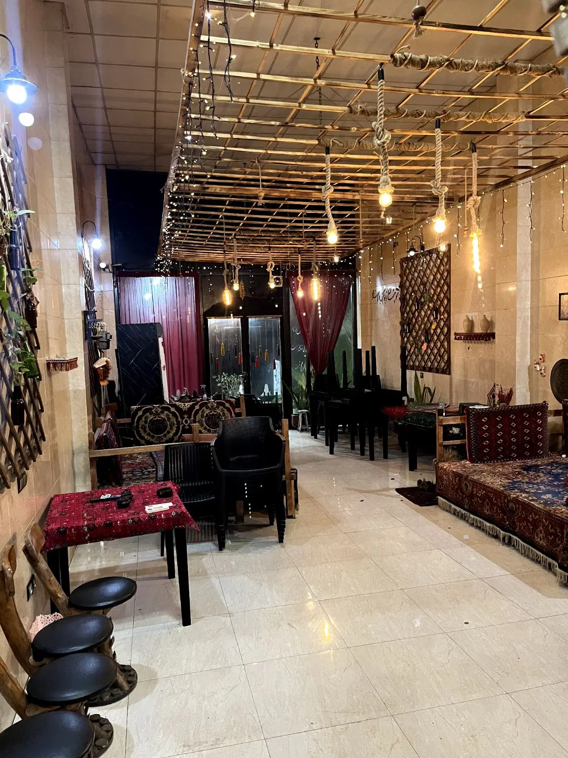 اجاره کافه به همراه لوازم