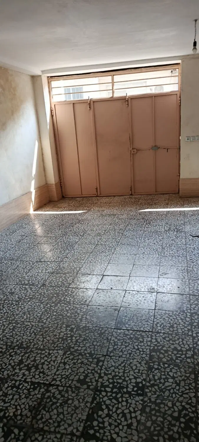 خانه طبقه اول. دیانتی.  ۸۵ متر مفید