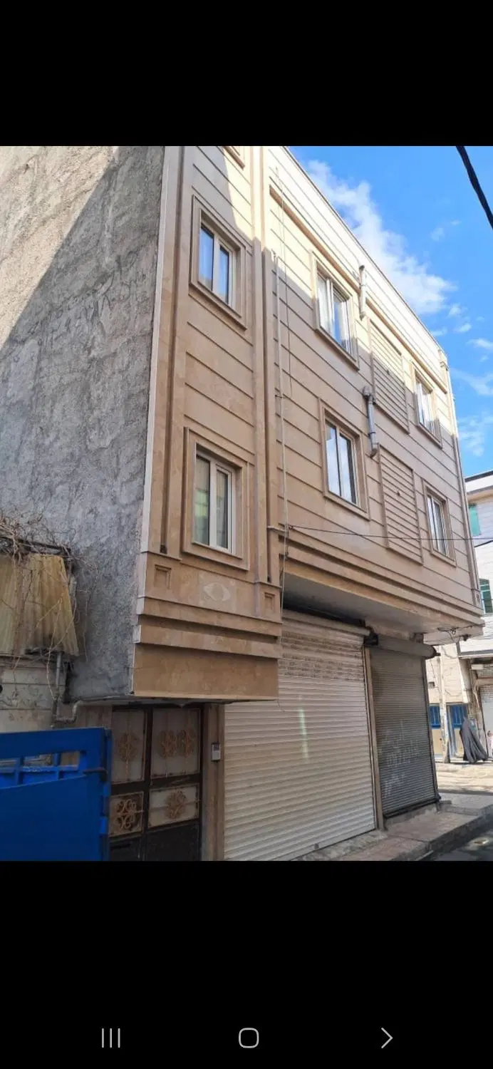 ساختمان در ۳ طبقه به صورت یکجا
