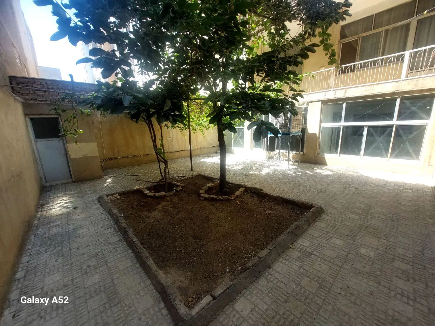 ۹۰ متر همکف،بلوار پرستار