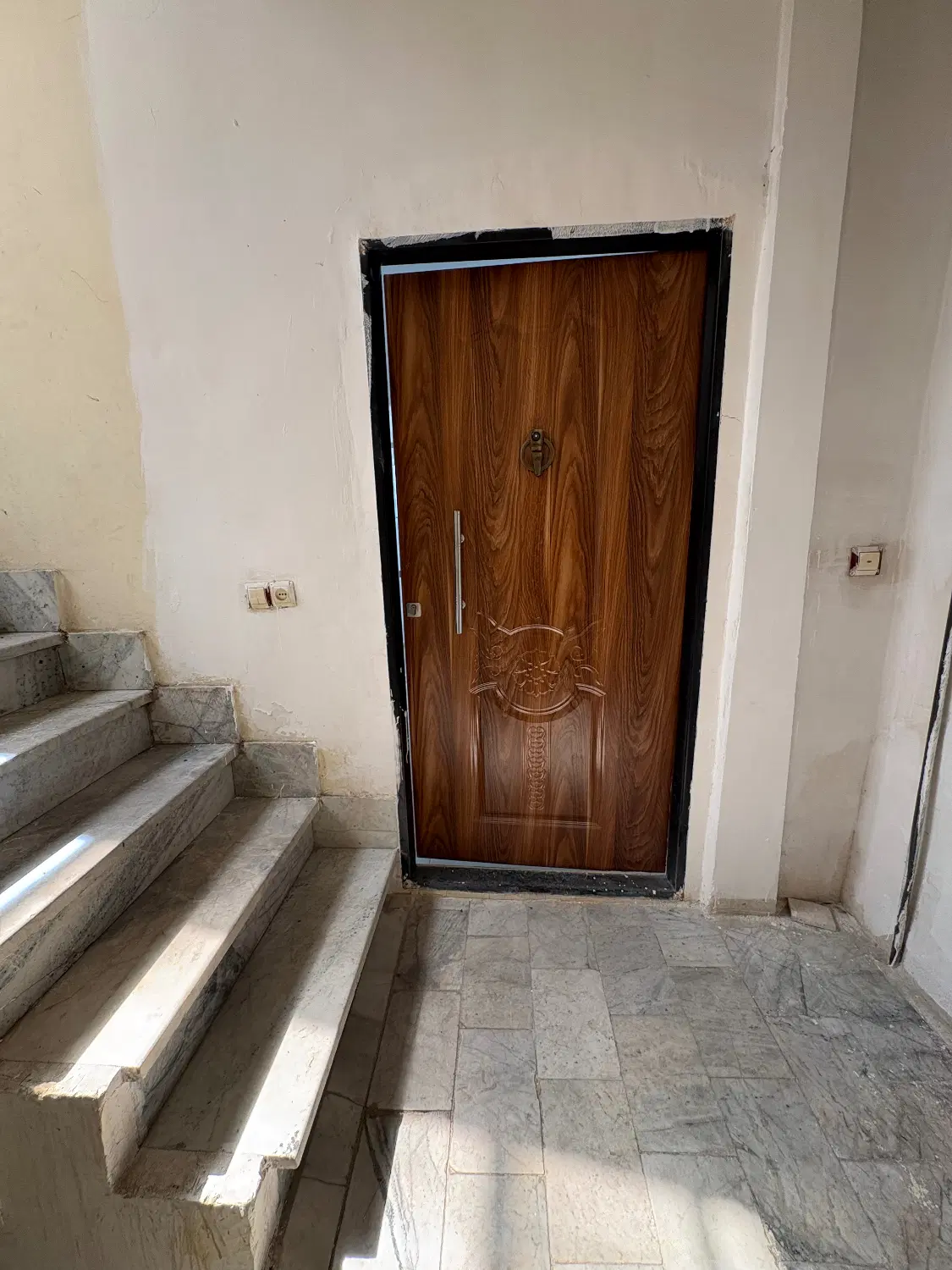 اجاره وفروش آپارتمان شیک و مرتب