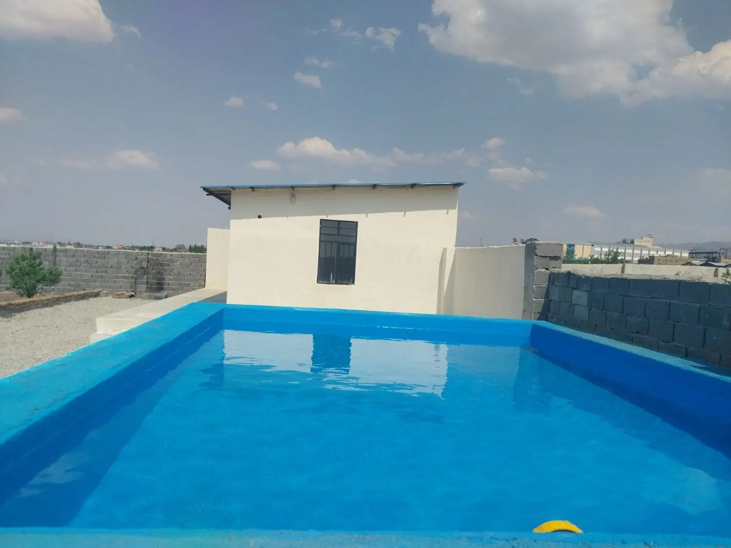 باغچه 1000 دارای بنا