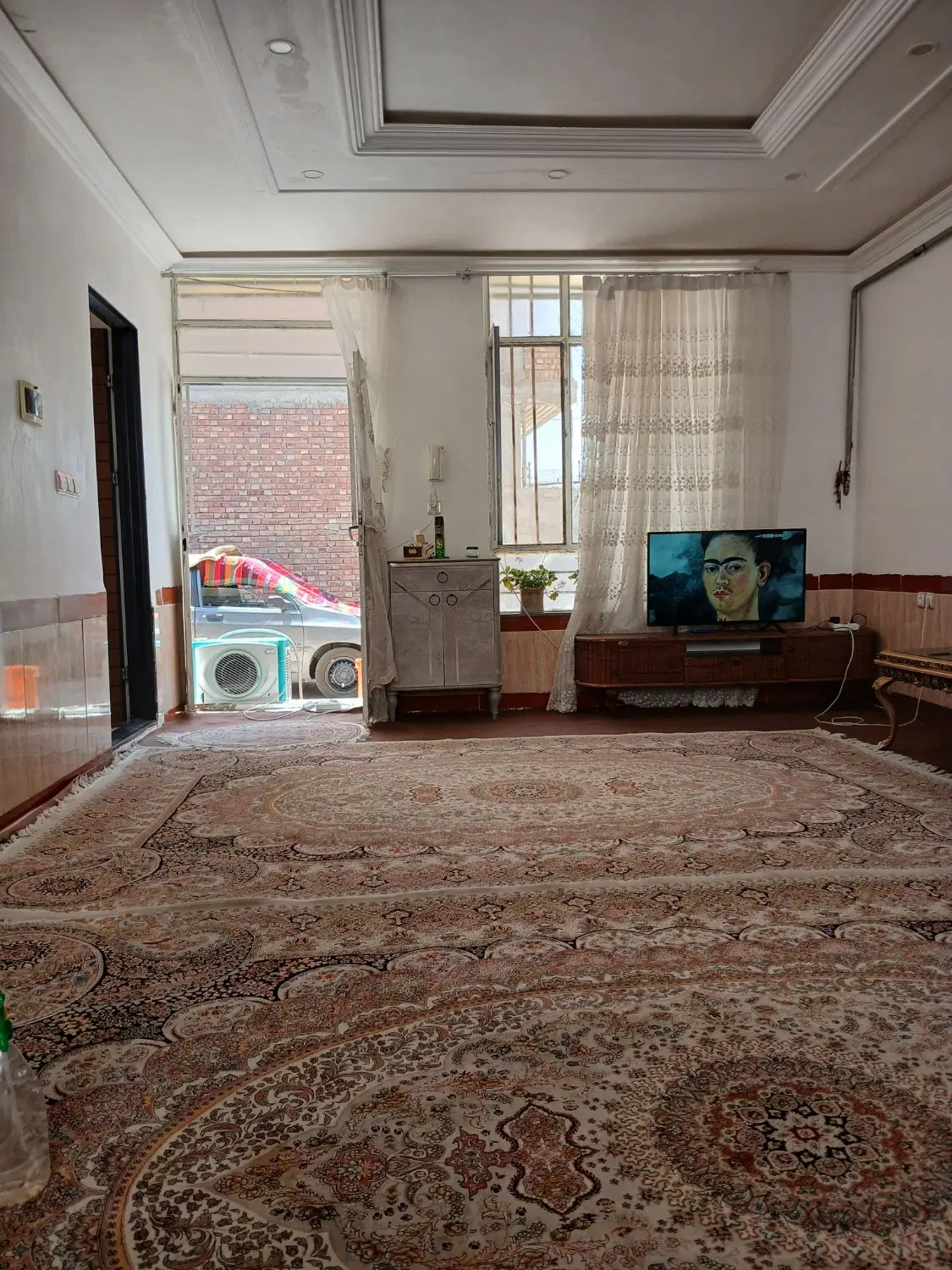 ساختمان ویلایی در جنب مدرسه ی شهید رجایی