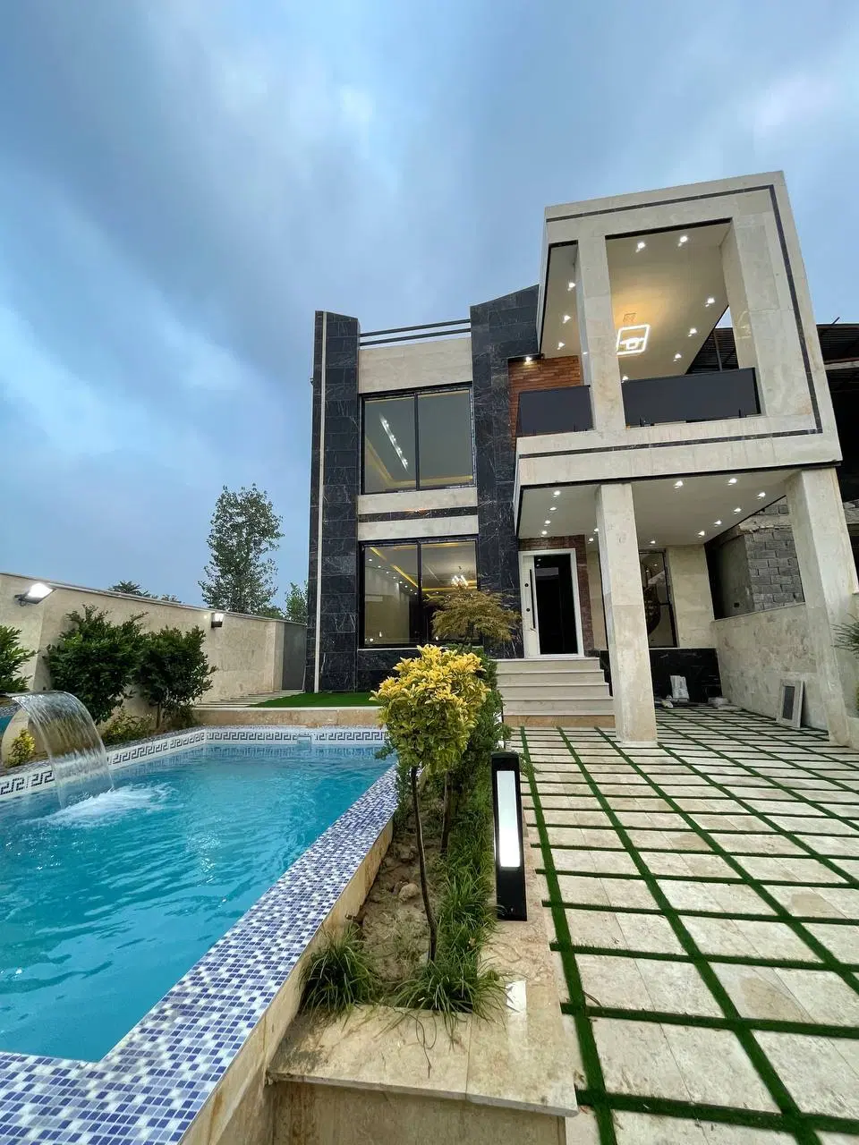 دوبلکس مدرن ۳۰۰ متری__با استخر چهار فصل