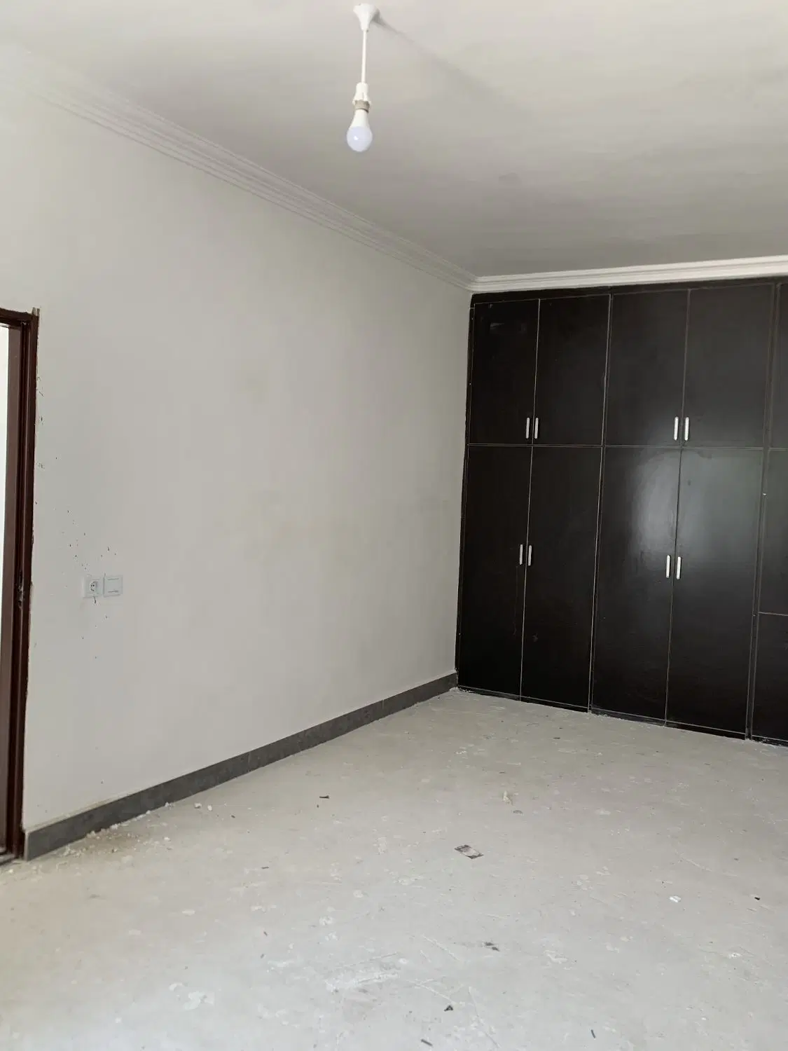 مسکونی و یک باب مغازه