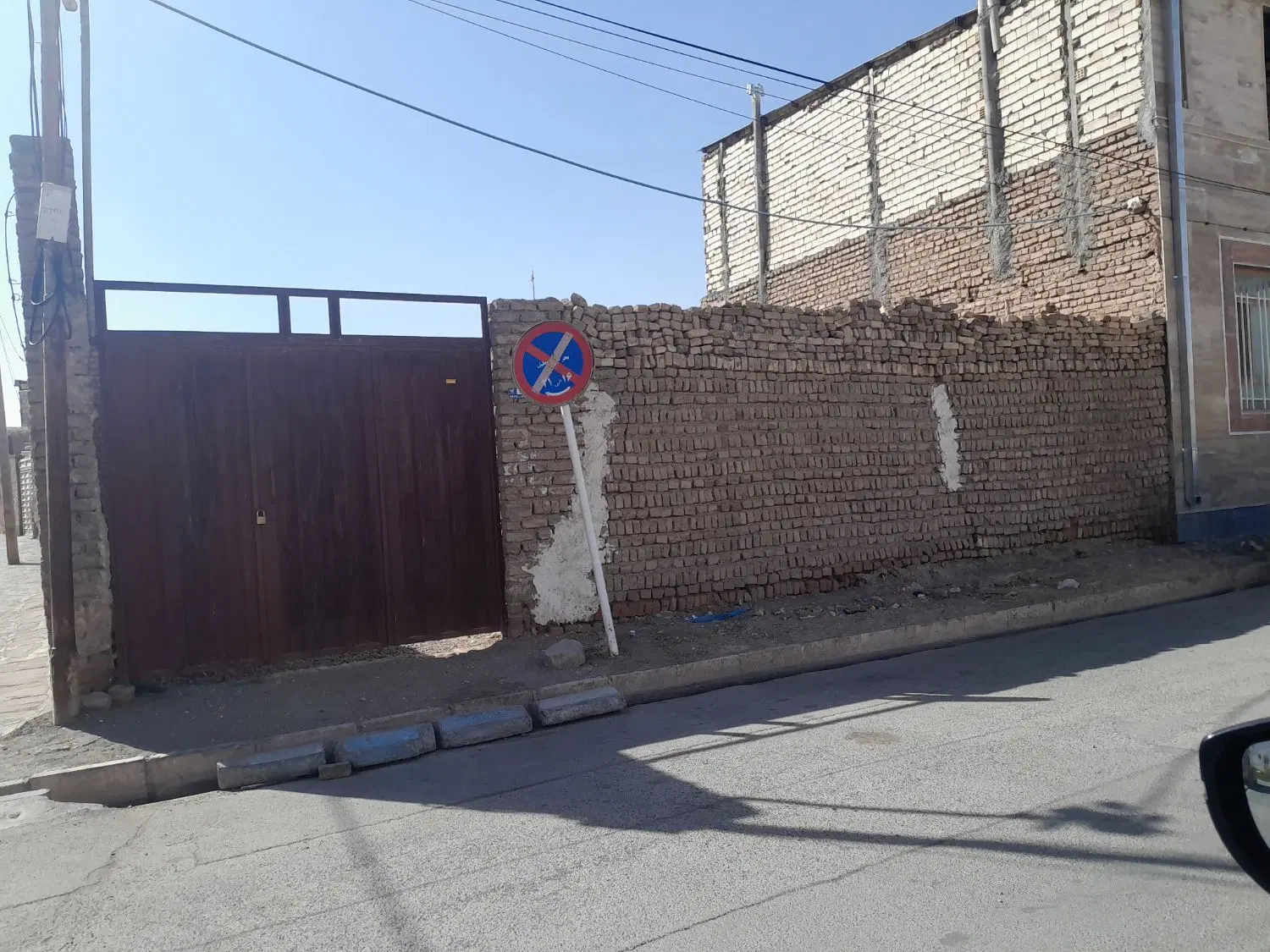 حاجی اباد حاشیه خیابان امام حسین دونبش