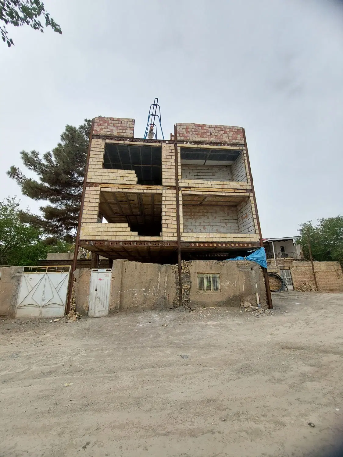 ۴۴۰ متر در سه طبقه شاهنامه