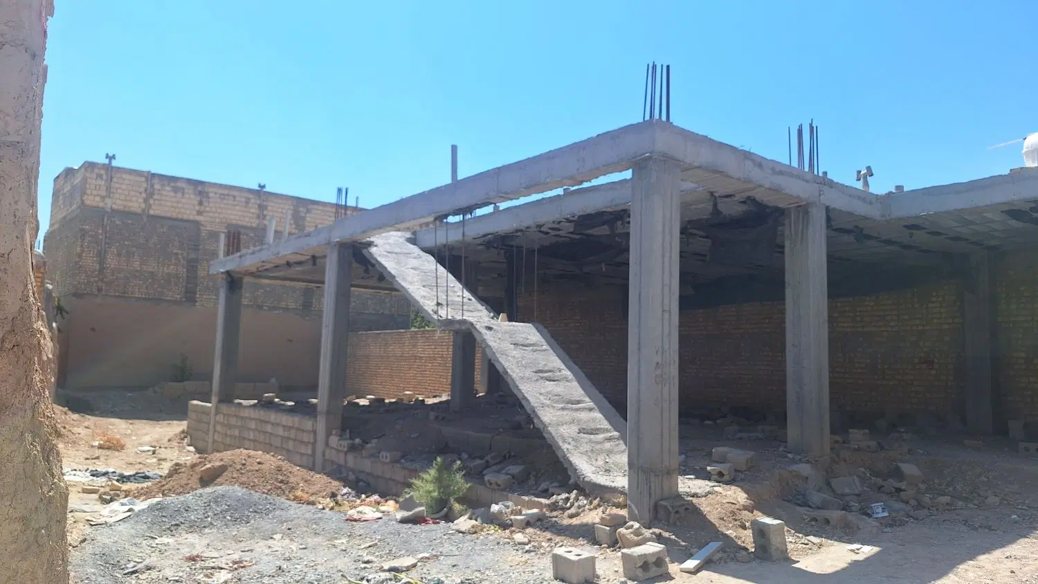 فروش زمین ۳۰۹ متری با پروانه ساخت