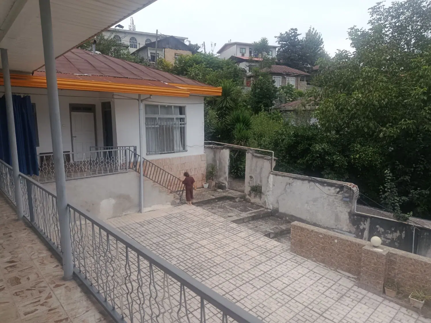 خانه ویلایی دربست بعلاوه باغ کنارش