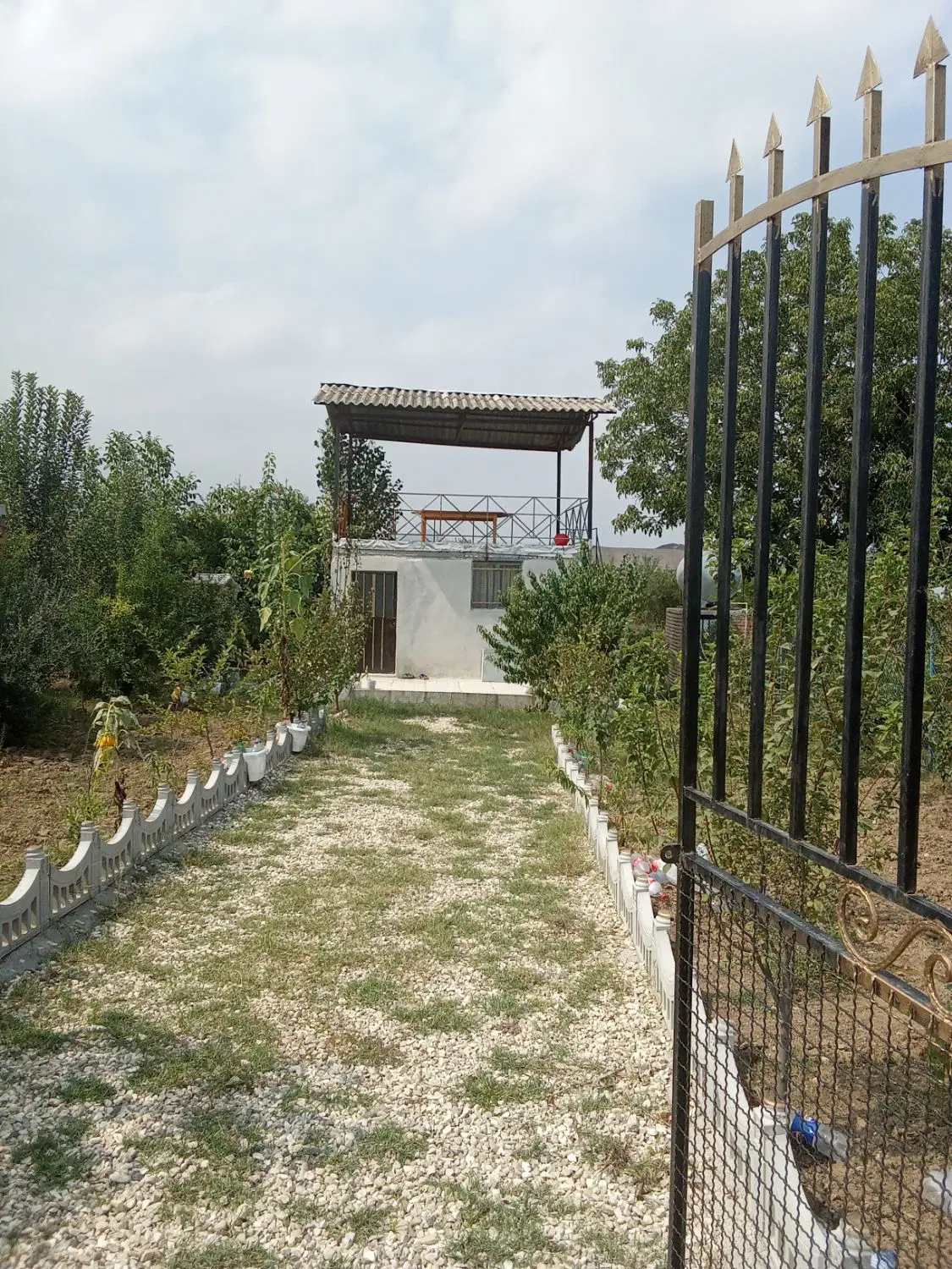 باغچه شیک و مرتب و آرام