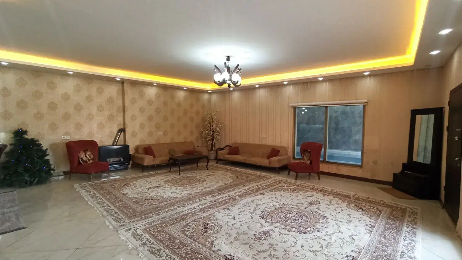 ویلا استخردار دوبلکس میدان آناهیتا