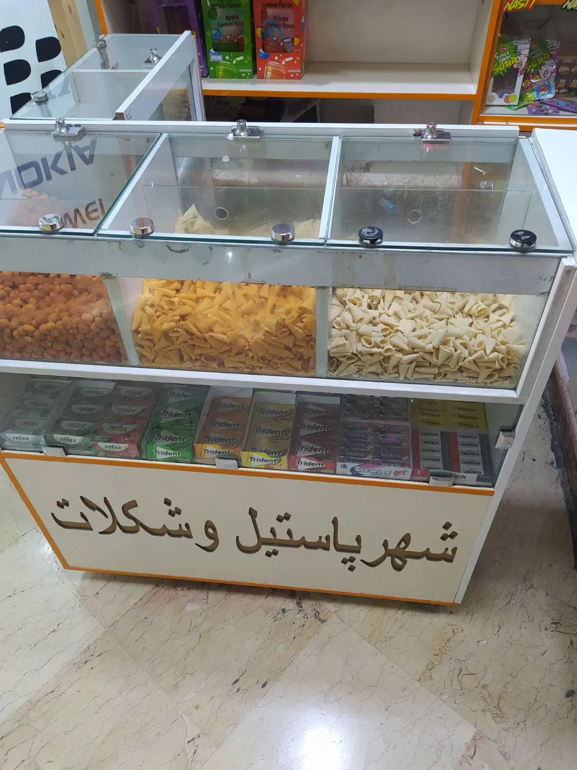 فروش یا رهن غرفه (میز)۲متری میدون انقلاب