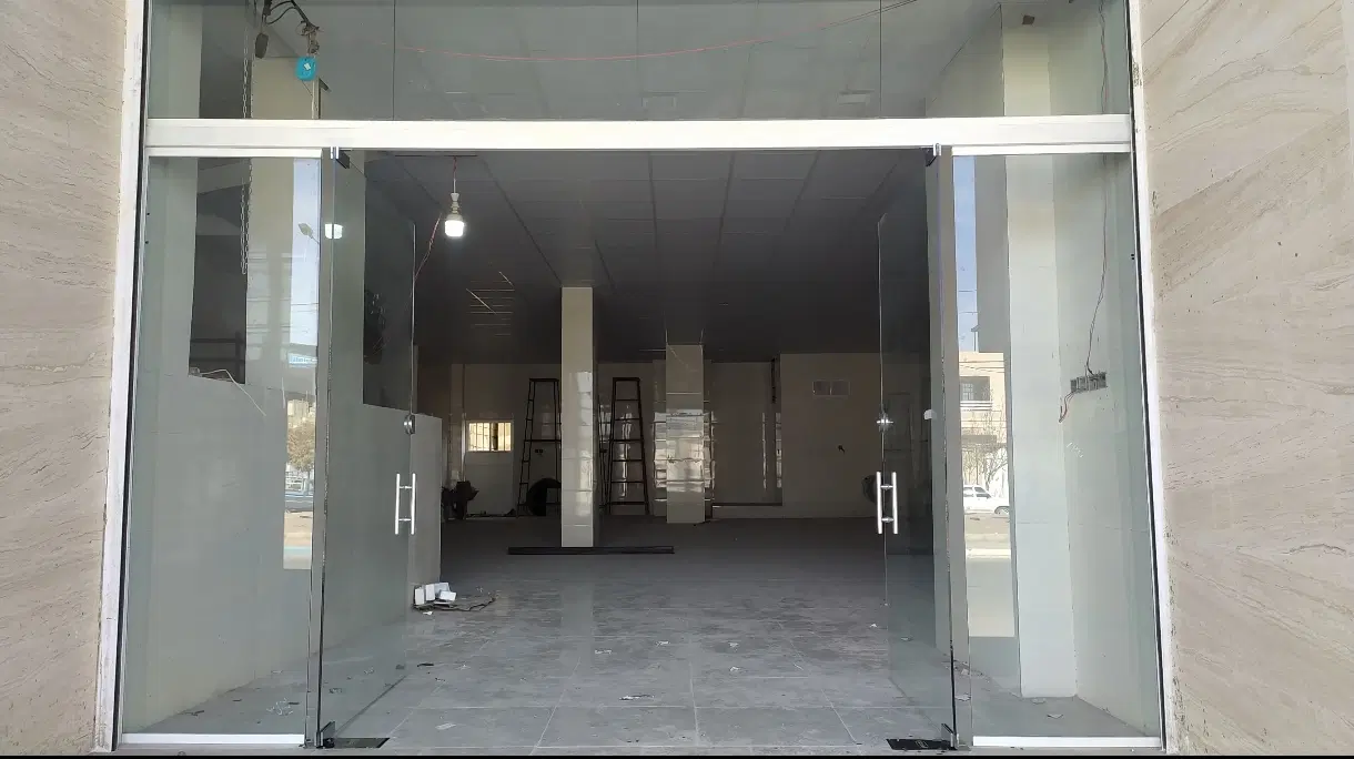 اجاره مغازه ۱۸۰ متری با نیم‌طبقه