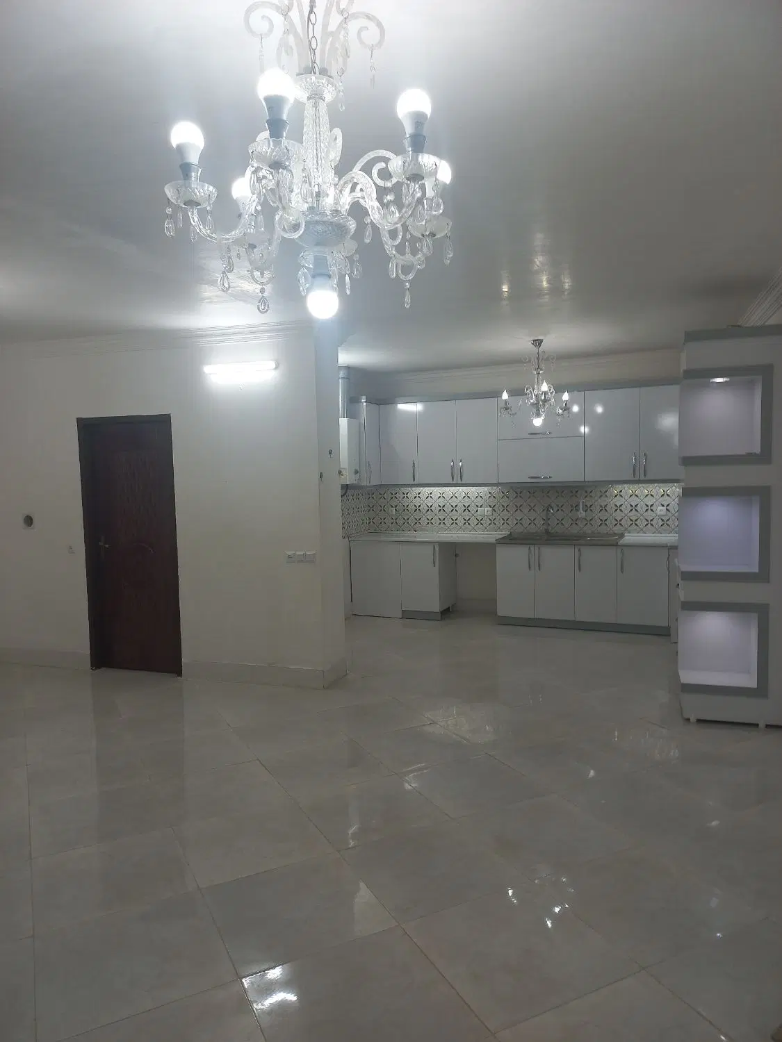 منزل ویلایی  حاشیه خیابان کمال
