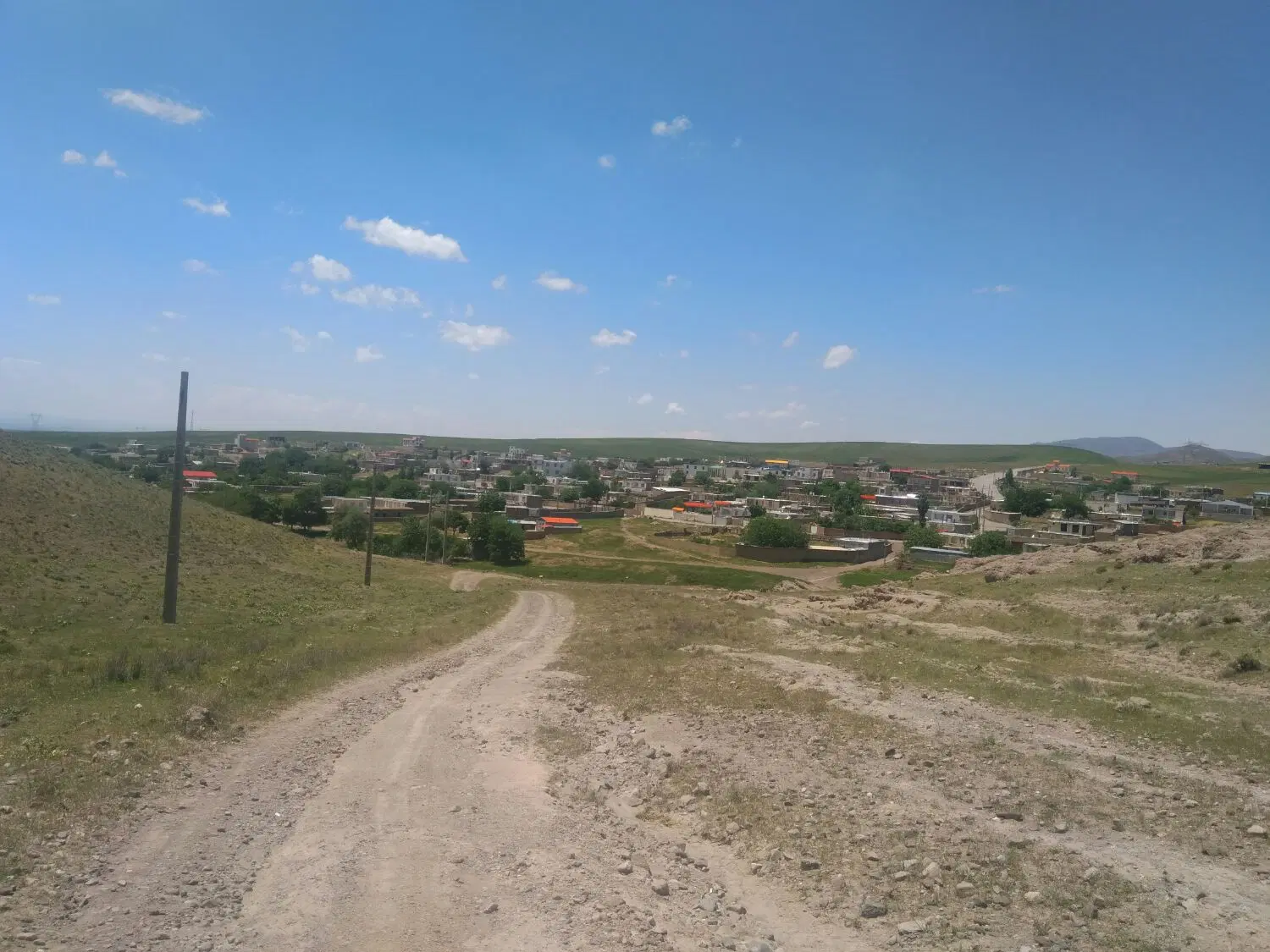 ۷۰۰متر زمین مسکونی،شمال قزوین،روستای چاریس