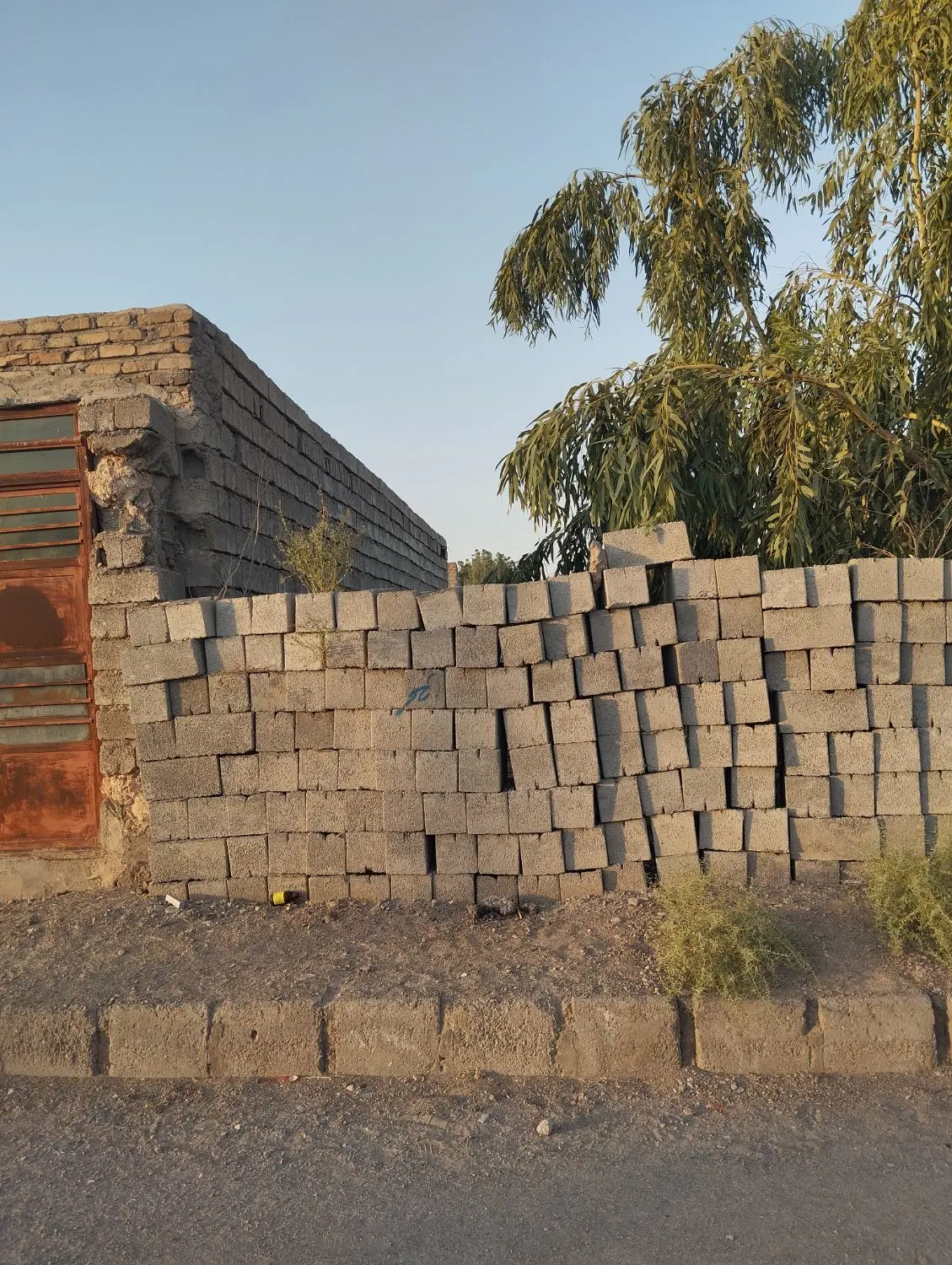 زمین تجاری (جای مغازه ) معاوضه با خودرو