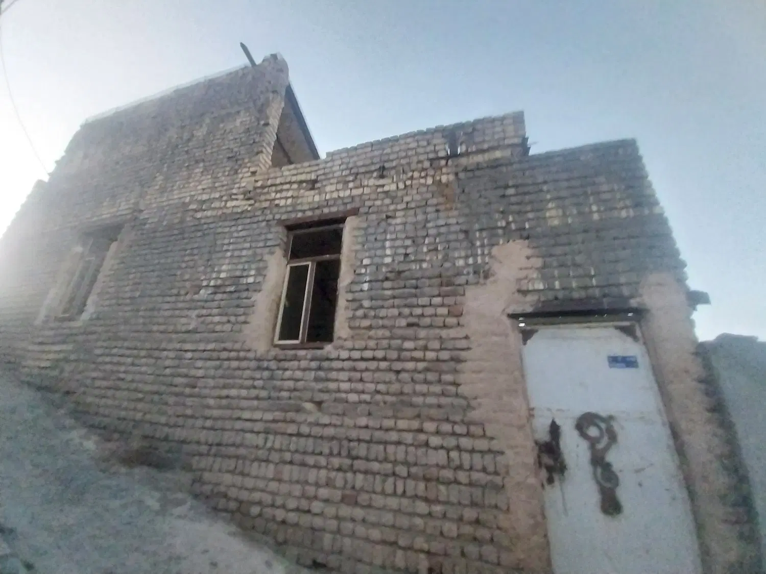 یک باب منزل مسکونی دوطبقه