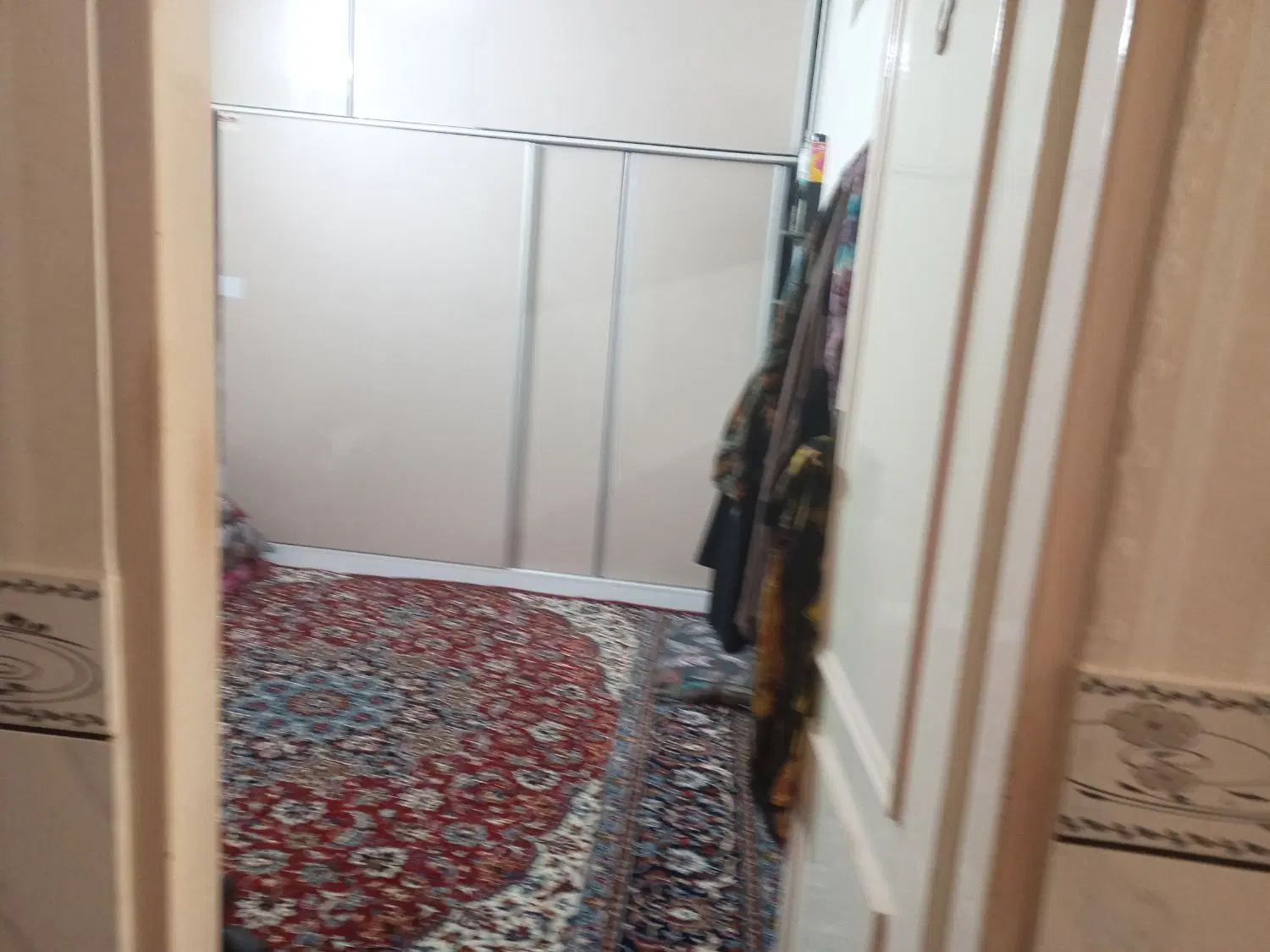 فروشی در روستای پایین کوه