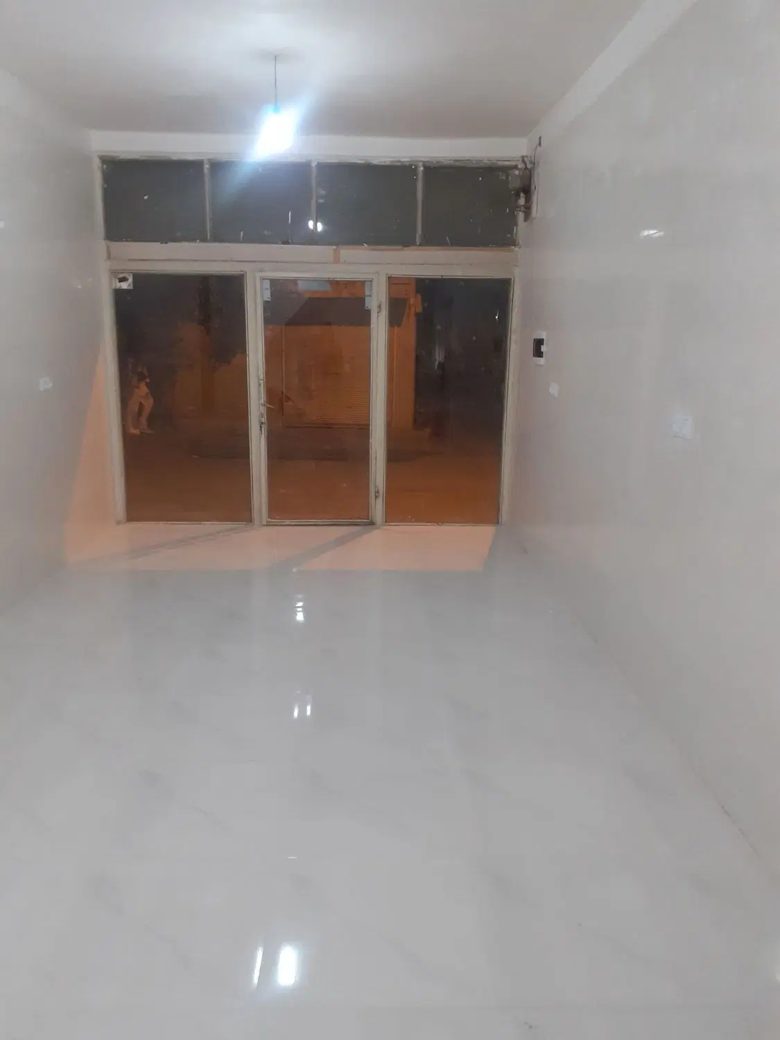 مغازه 43متری 2نبش