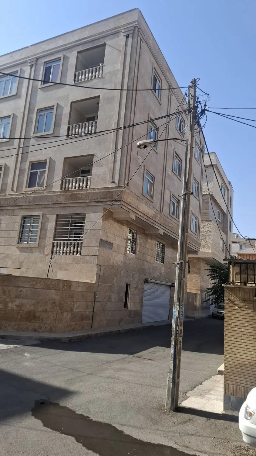 فروش یک واحد آپارتمان .