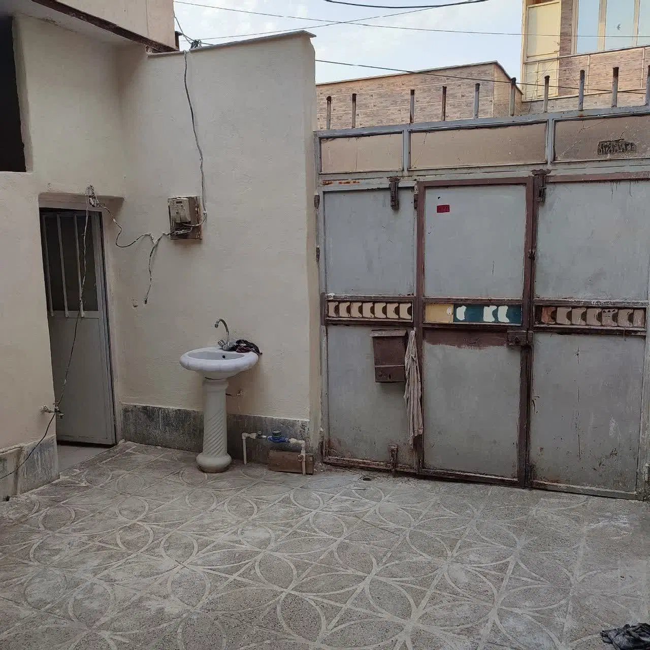 اجاره ویلایی ۹۰متری دربست ماشین رو تخلیه