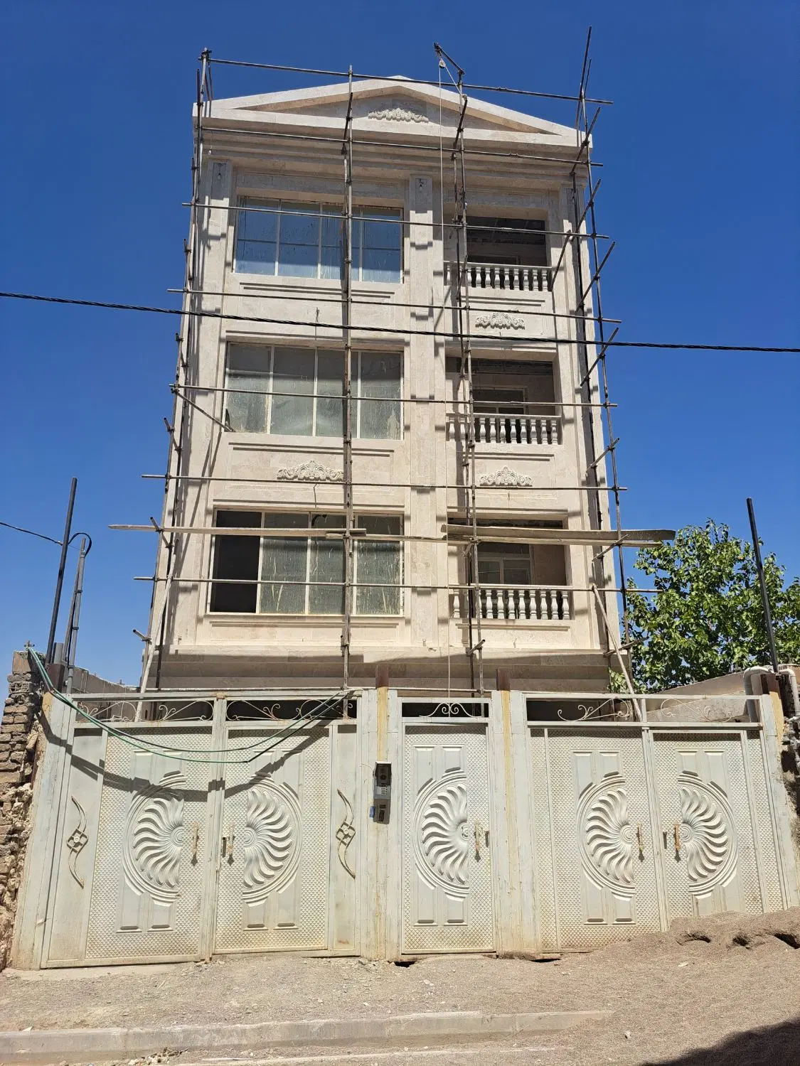 آپارتمان ۱۵۷ متری در موجهای خروشان (مدرس)