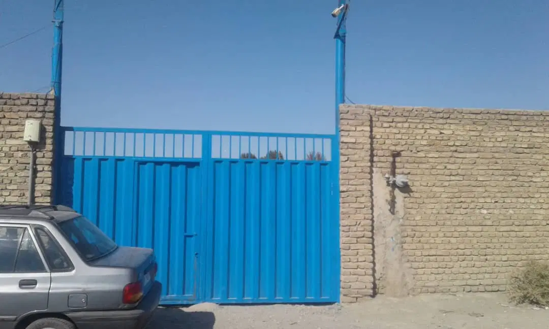 چهار دیواری ۱۳۰۰ متری