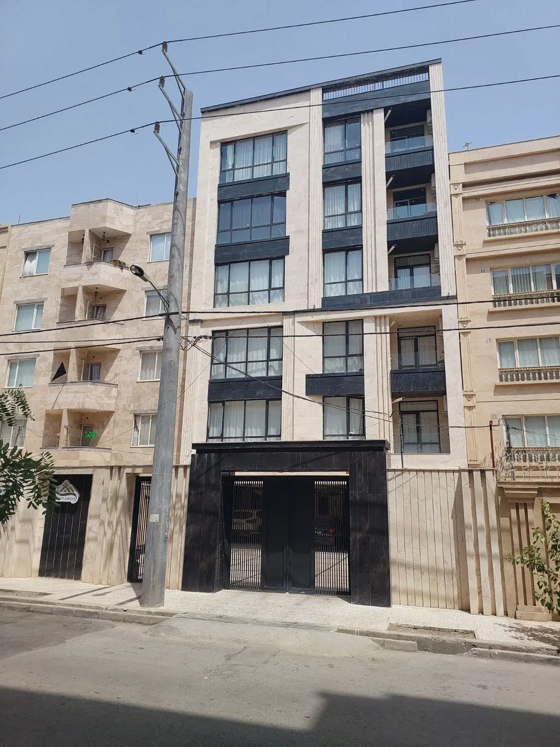ملک تجاری و مسکونی
