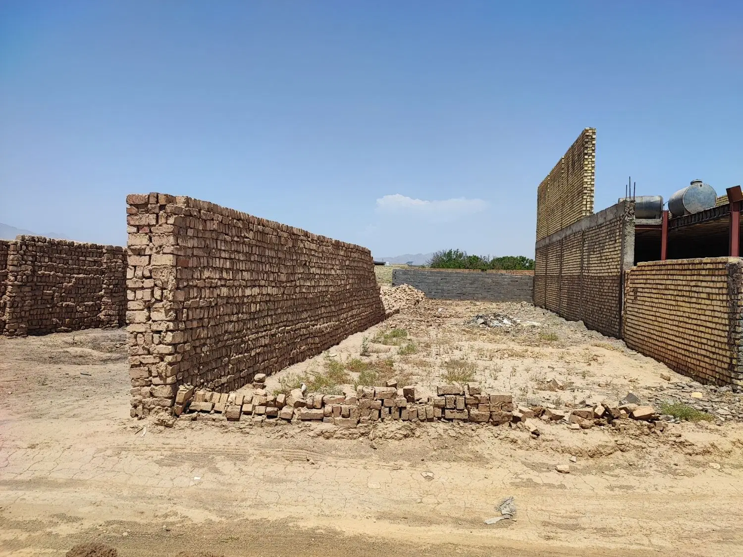 زمین فروشی