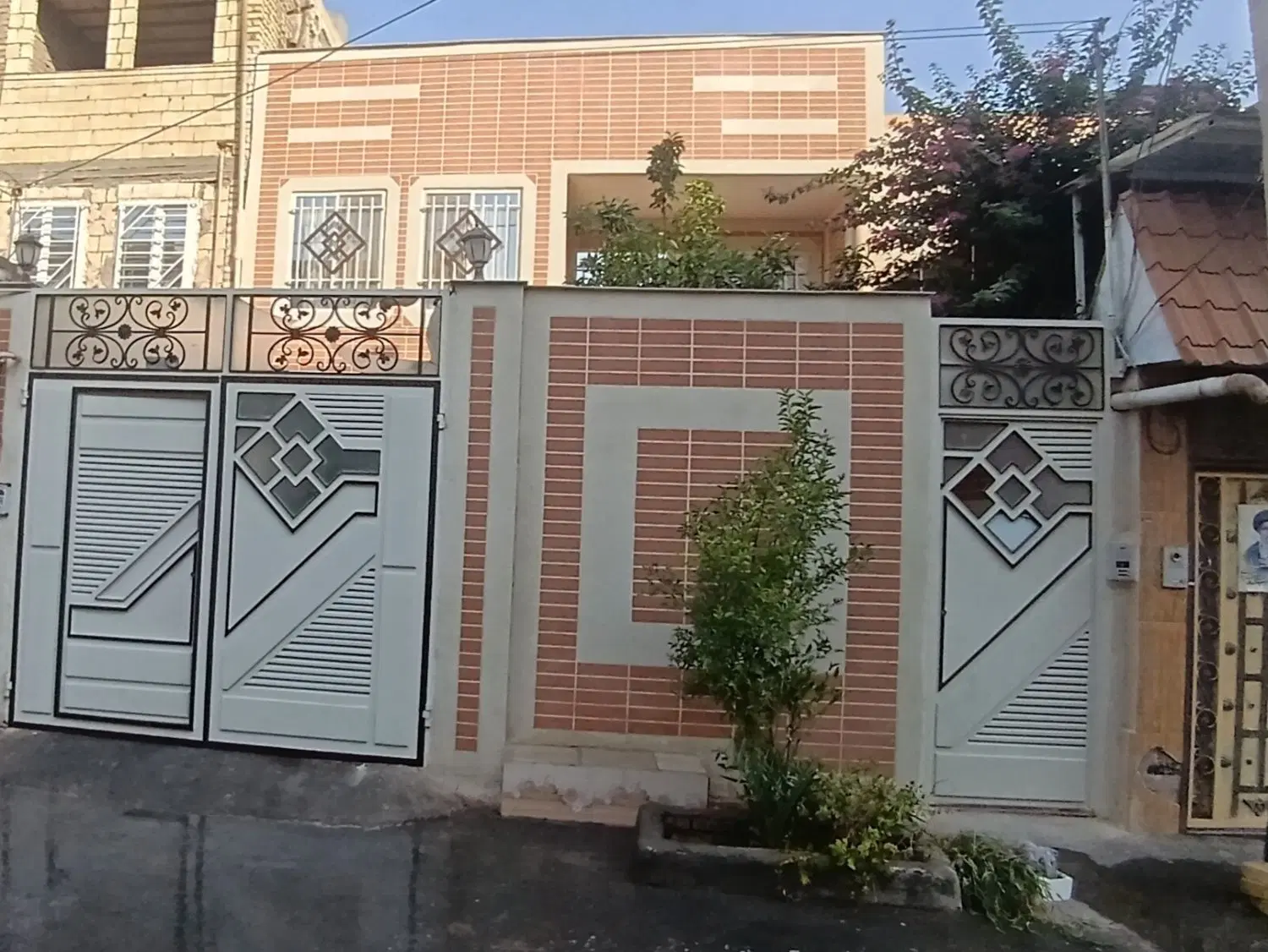منزل مسکونی دو طبقه