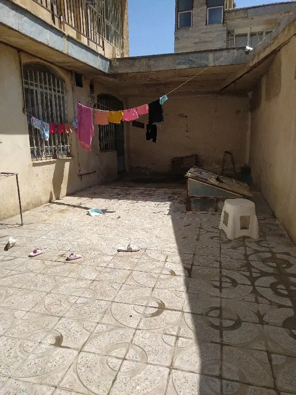 خانه قدیمی ۲۸۰متر دوطبقه راه جدا