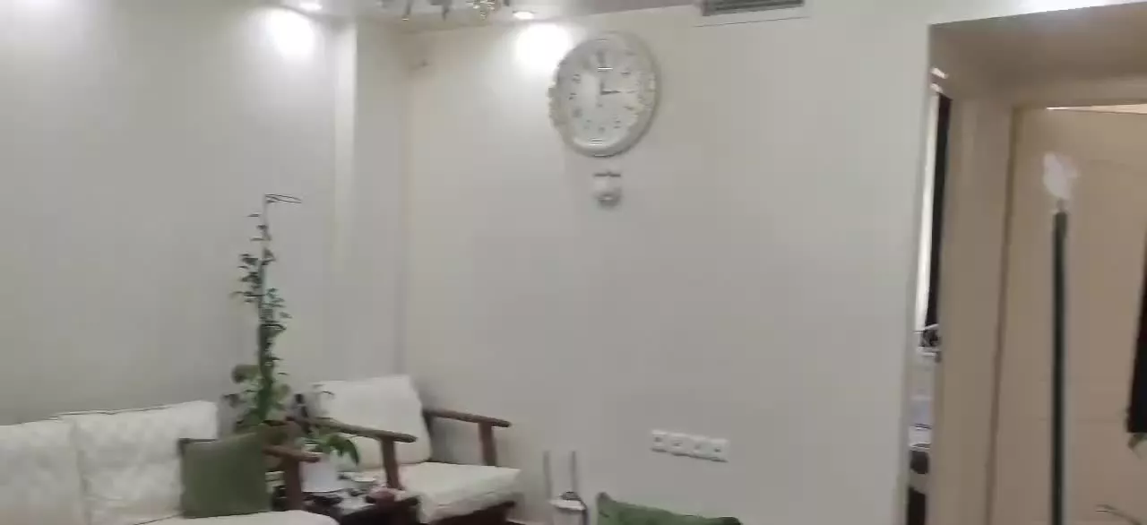 آپارتمان ۶۱ متری با پارکینگ غیر مزاحم