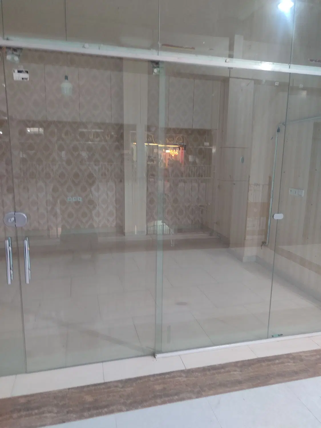 یک دربند مغازه در گلبهار