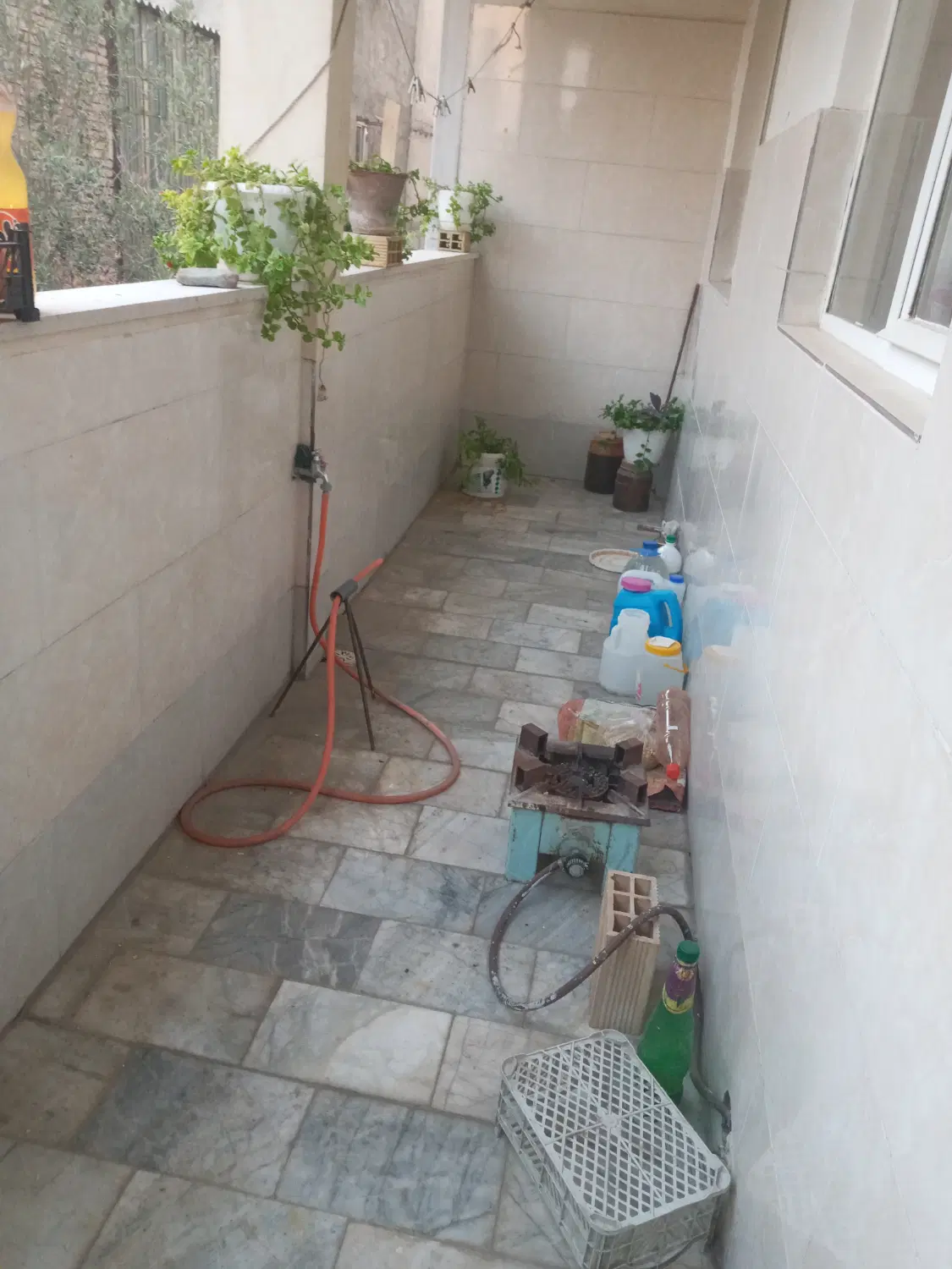اجاره ۸۵ متری تک خواب طبقه اول در اول زنبق شرقی