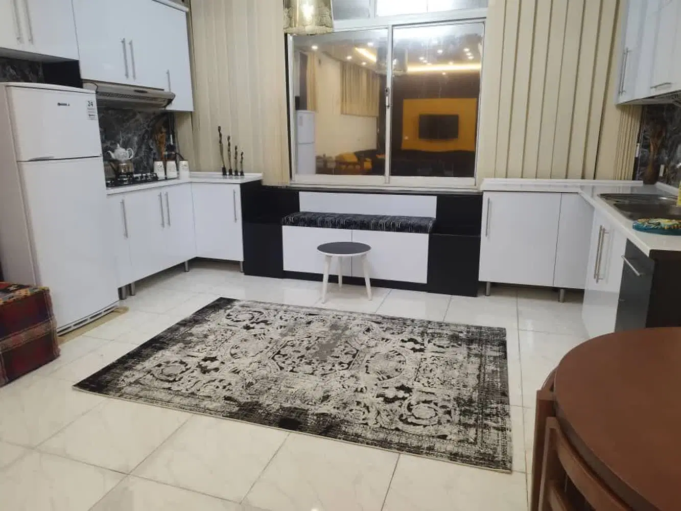 سوییت مبله مرکز شهر خیابان بزرگمهر پاسخگویی۲۴_۷
