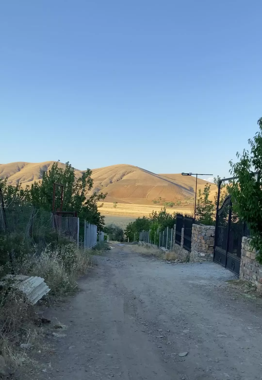 ۱۰۰۰ متر از مجموعه باغ در  انتهای حسن آباد