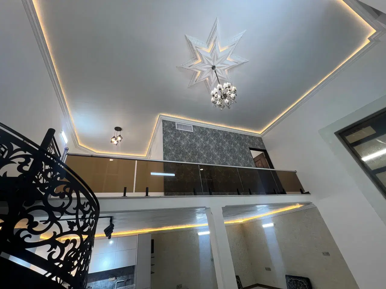 ویلا۱۲قصب ۱۰۰مترزیربنادوبلکس سقف بلنداسکلت بتن