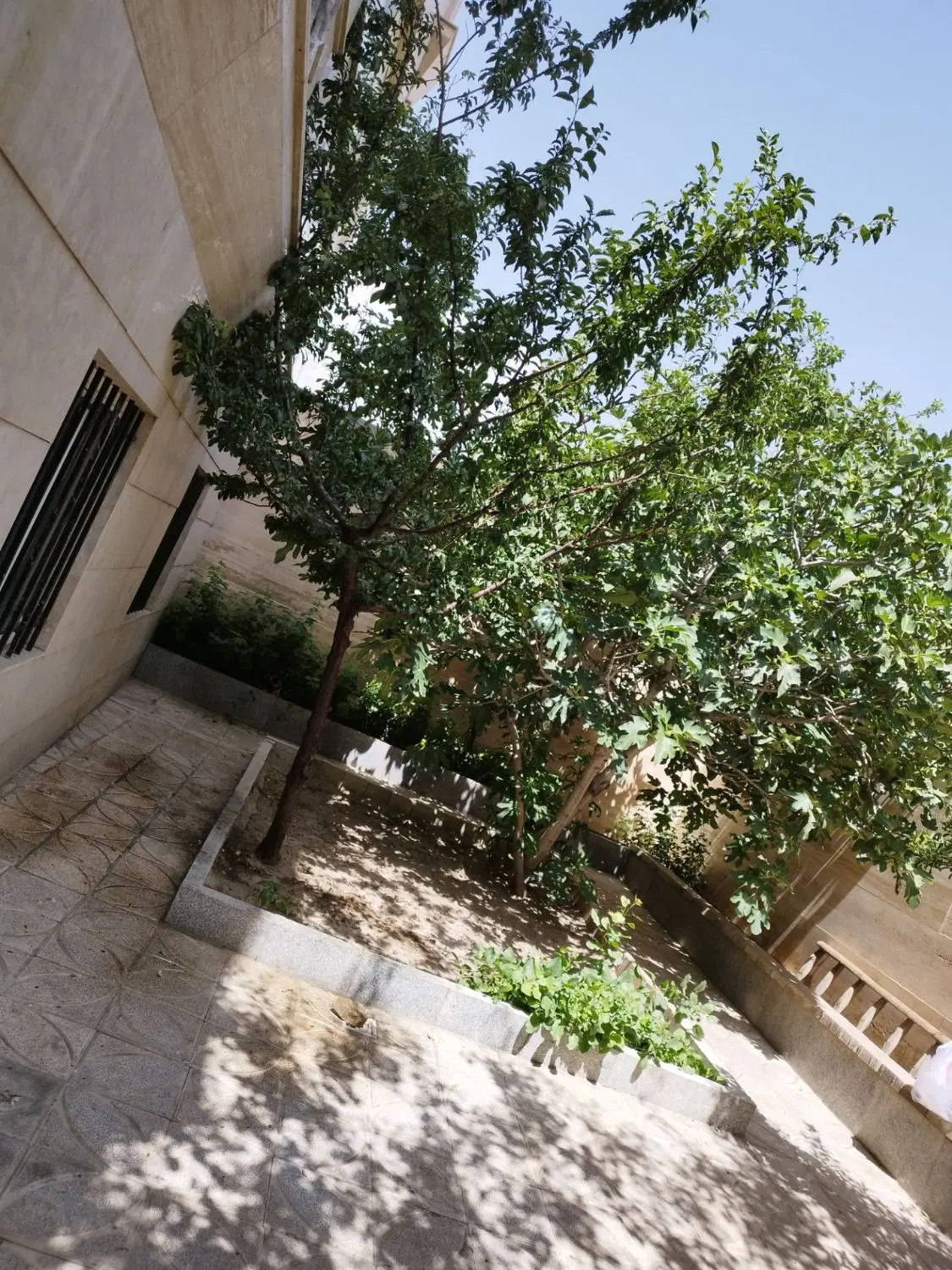آپارتمان باباطاهر