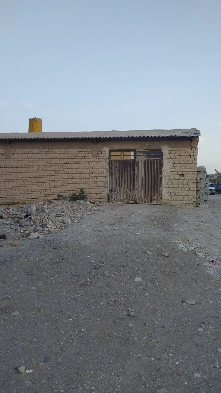 یک باب کارگاه برای انباری
