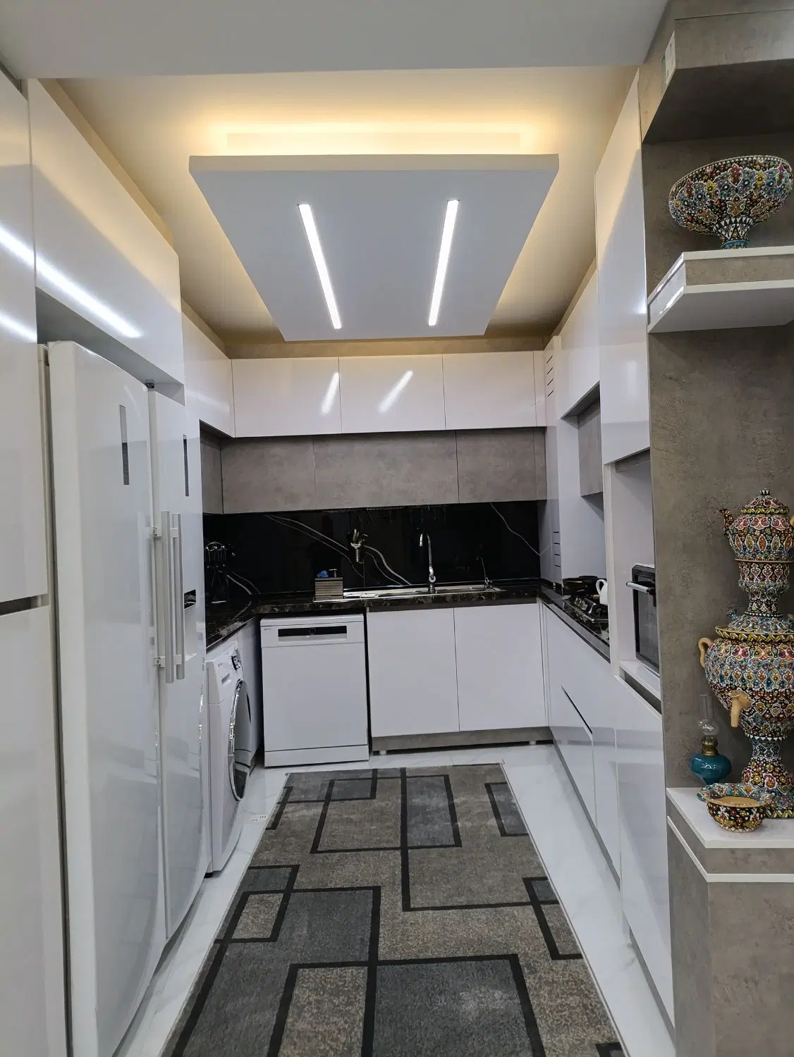 فروش ساختمان تازه بازسازی شده ۲ طبقه مسکونی