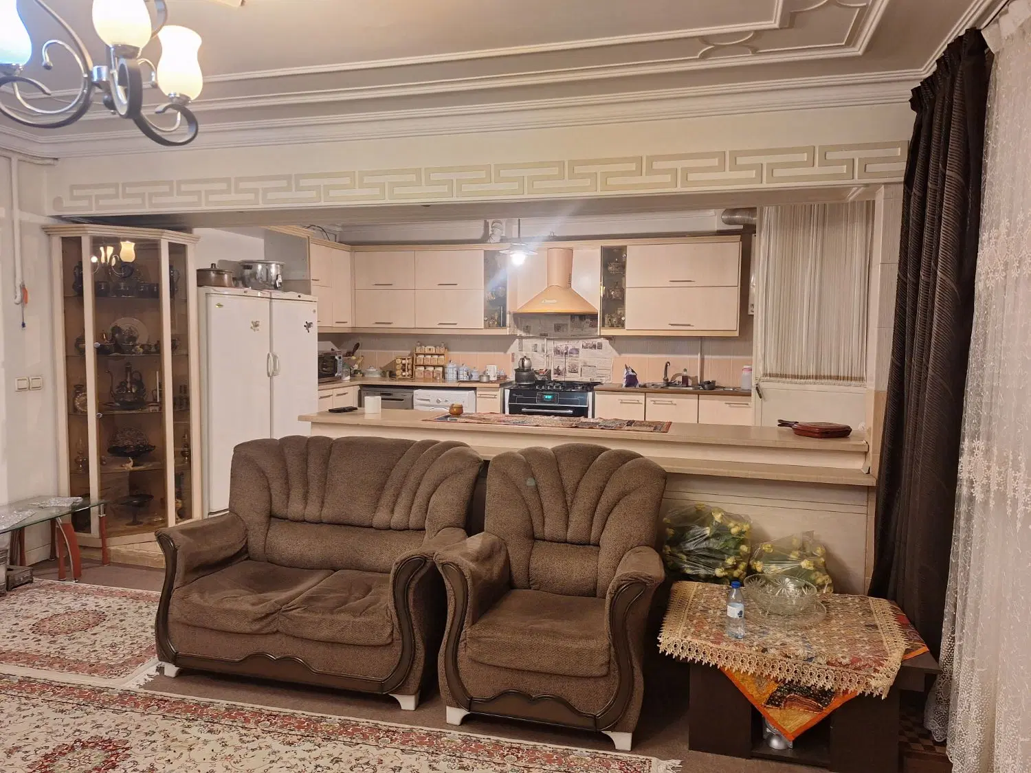 ساختمان  دو طبقه دربست