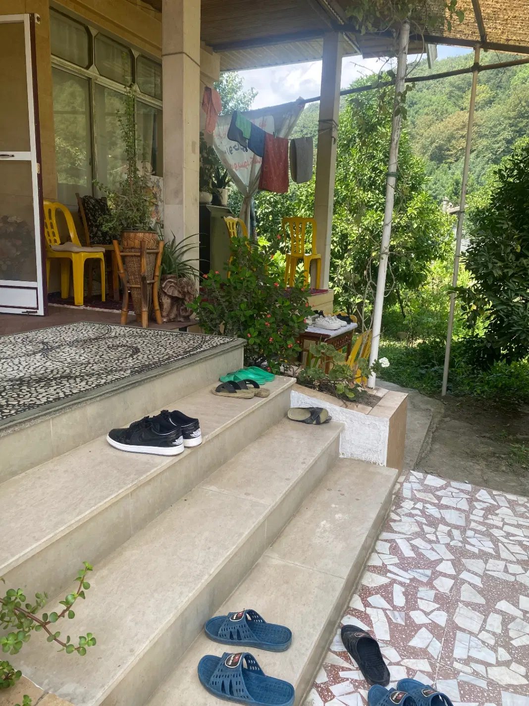 ۵۰۰مترویلایی۱۵۰متر بنا سه نبش تا رودخانه قدم بزنید